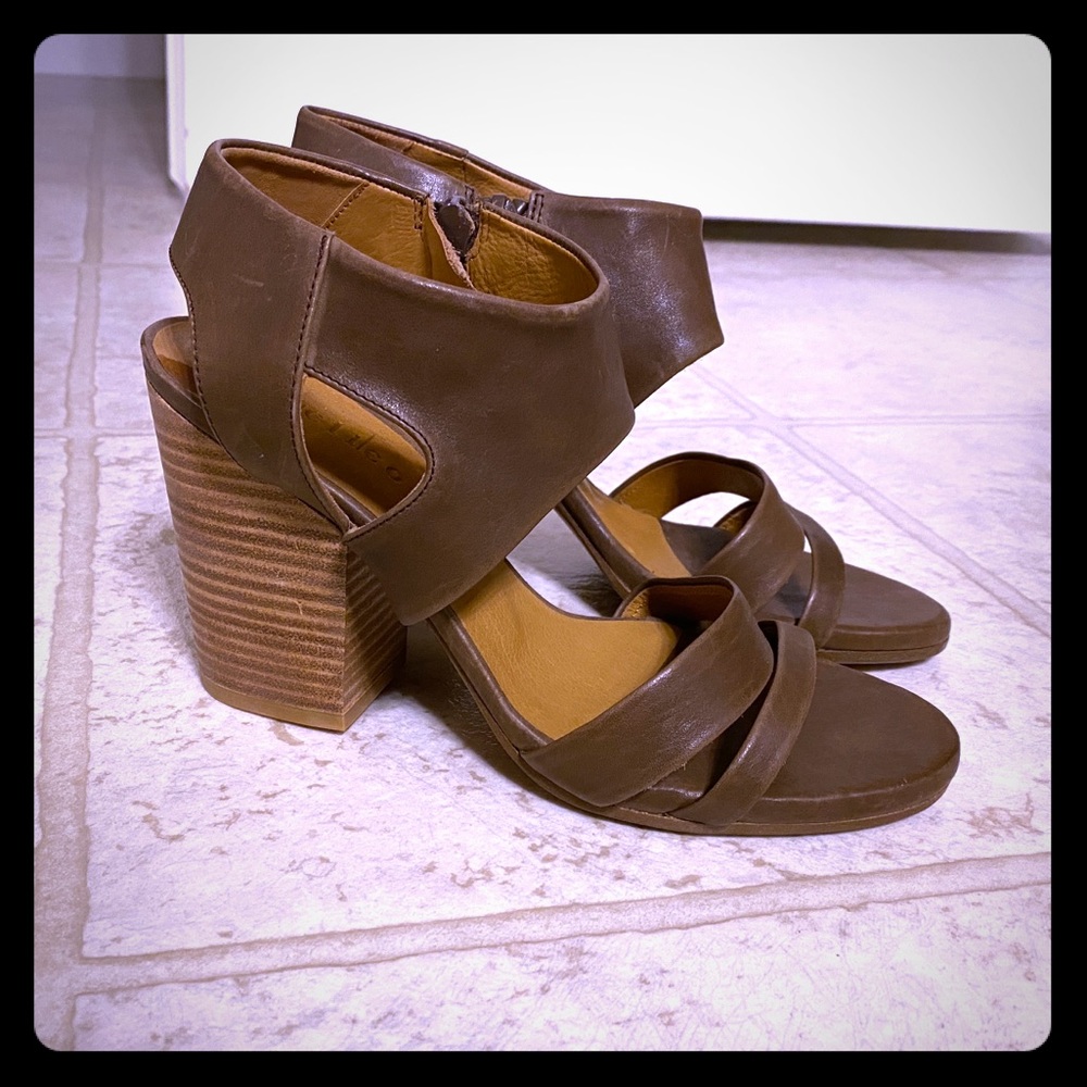 Coclico stacked heel sandals size 36